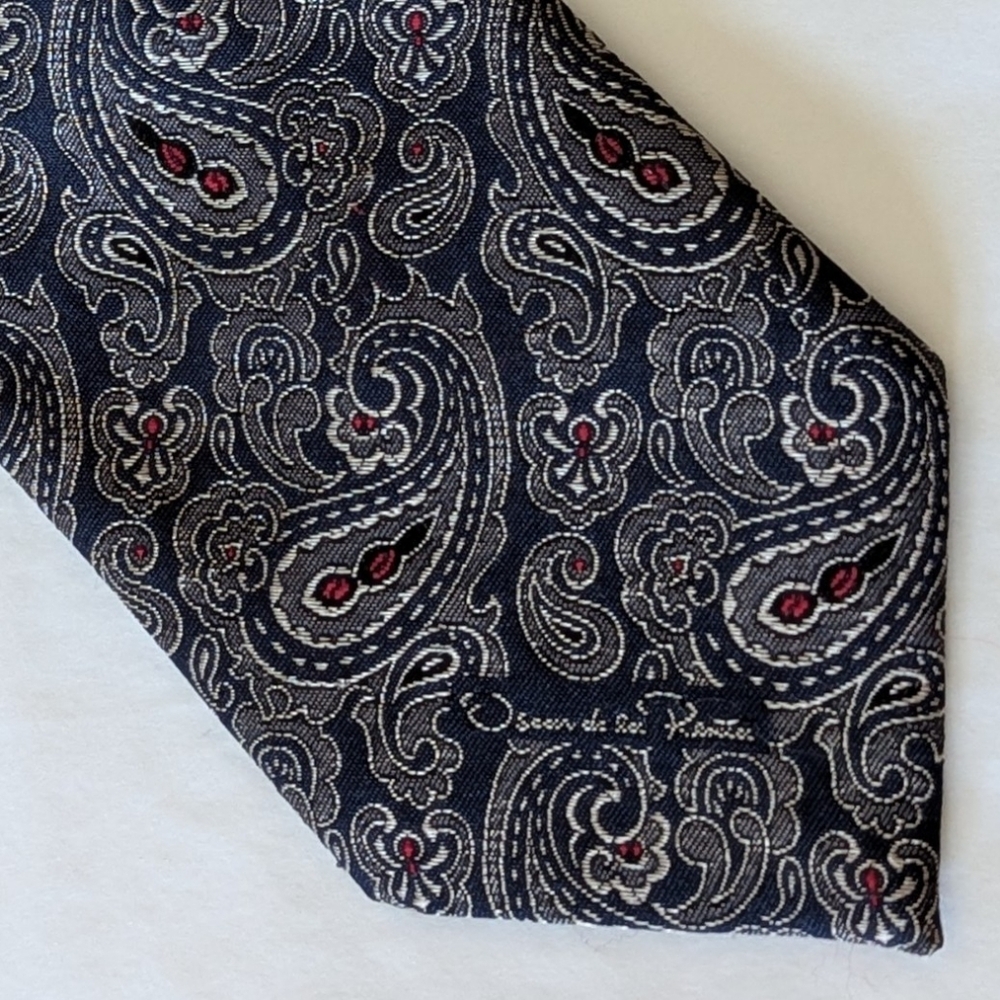 Oscar de la Renta Paisley Tie